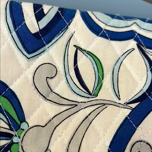 Vera Bradley Mediterranean White Lay Flat Zip Around Quilted Wallet/Wristlet - Picture 4 of 4